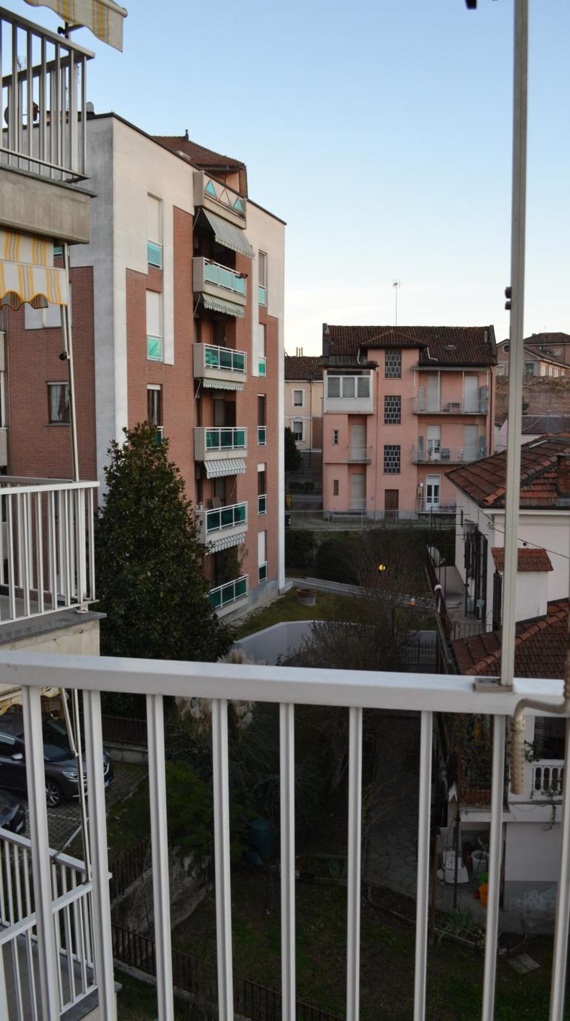 La Dolce Vita - Appartamento Con Parcheggio Privato Vicino Al Centro E All'Ospedale Асти Экстерьер фото